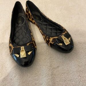 Michael KORS Leopard Print Flats with Black Accents SZ 6-1/2